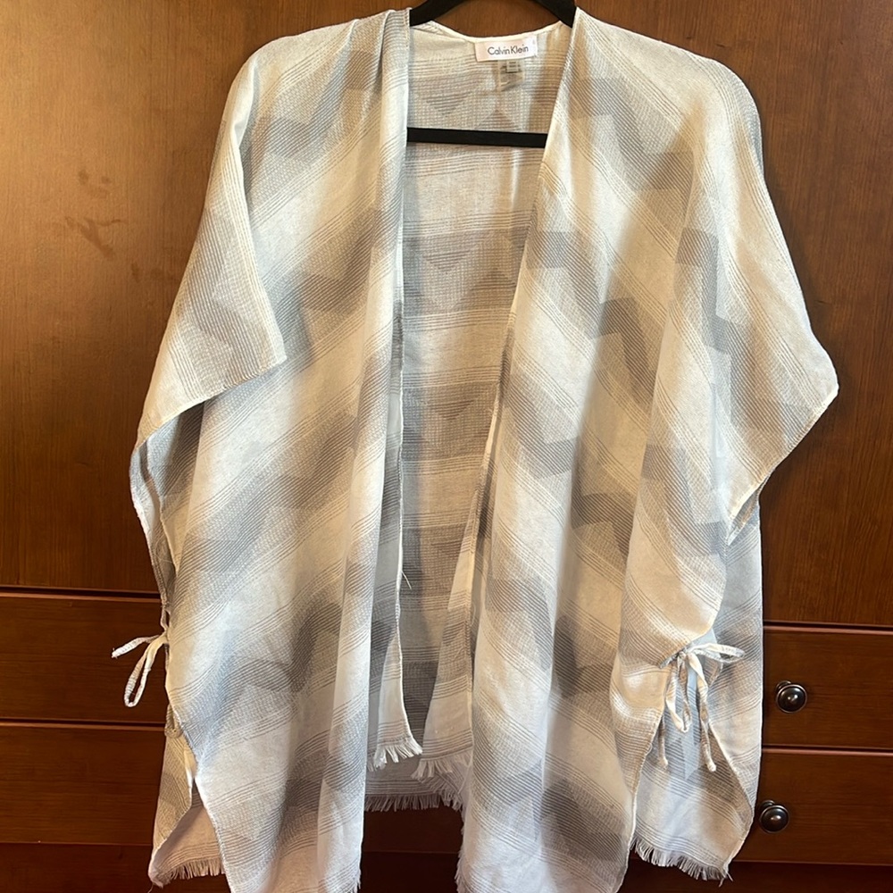 Calvin Klein one size Aztec styled wrap